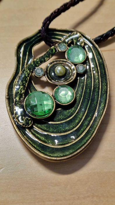 Amuleta Colier Talisman Pandantiv Bijuterie rara verde lucrata manual