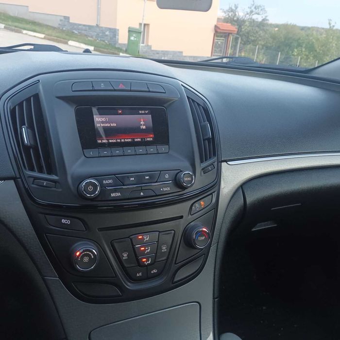 Лек автомобил Opel Insignia