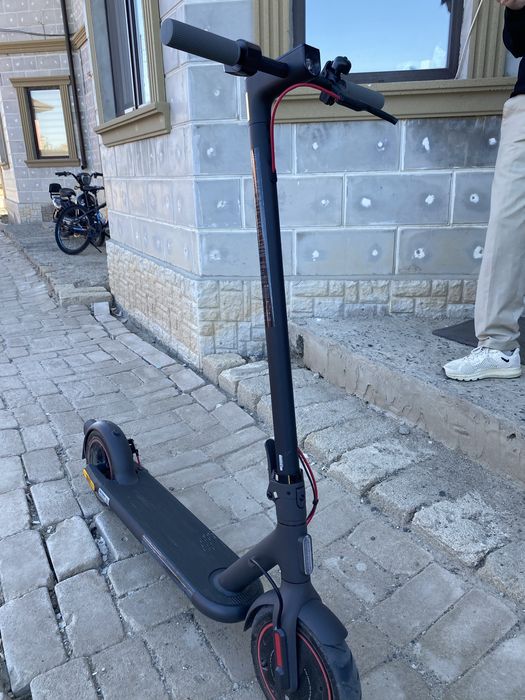 Самокат  Xiaomi Electric Scooter 4 Pro