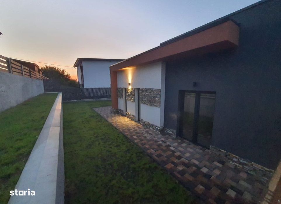Apartament tip duplex,80mp+30mp teren+2 parcari-Valea AdancaCod:154680