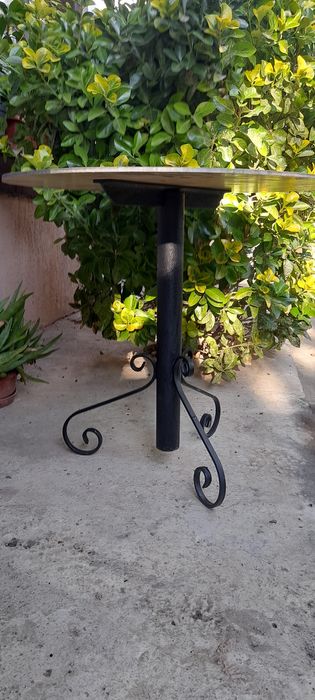 Vind măsuță metalică