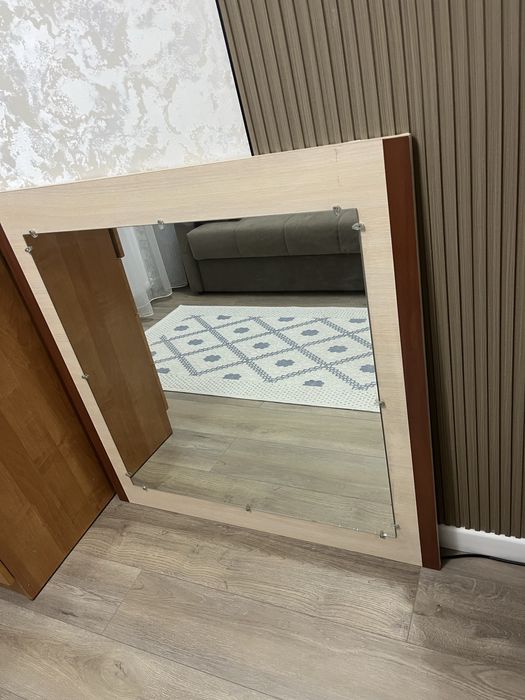 Продам настенное зеркало