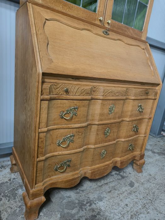 Дъбово писалище с надстройка с оловен витраж