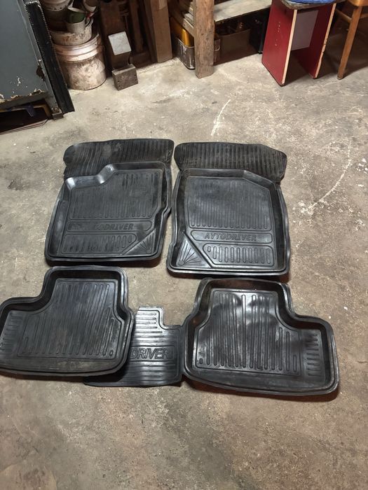 Резиновый полики