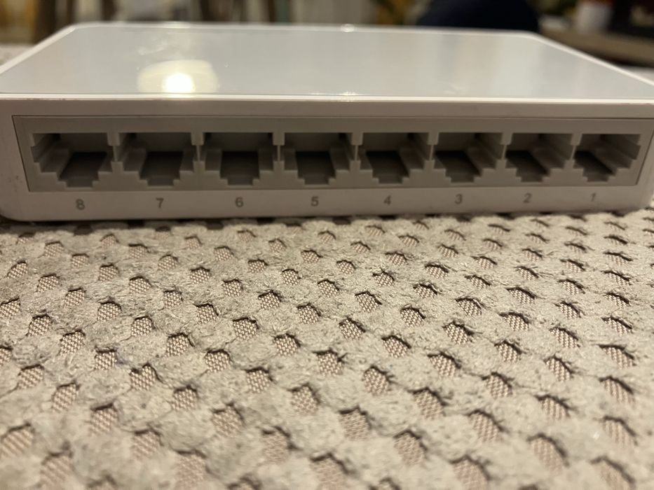 8 портов суич TP Link TL SF1008D 10 100Mbp