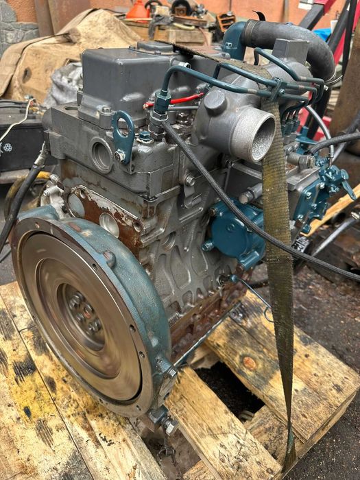 Motor Kubota D1803 pentru excavator incarcator, reconditionat, piese motor