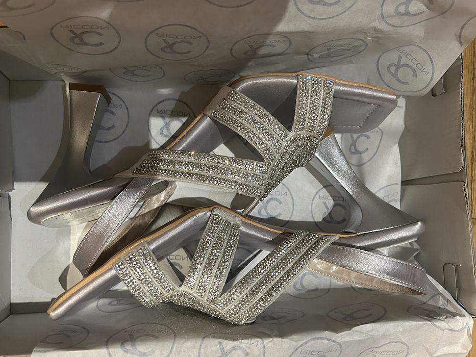 Чисто нови сандали 38 н Recoon