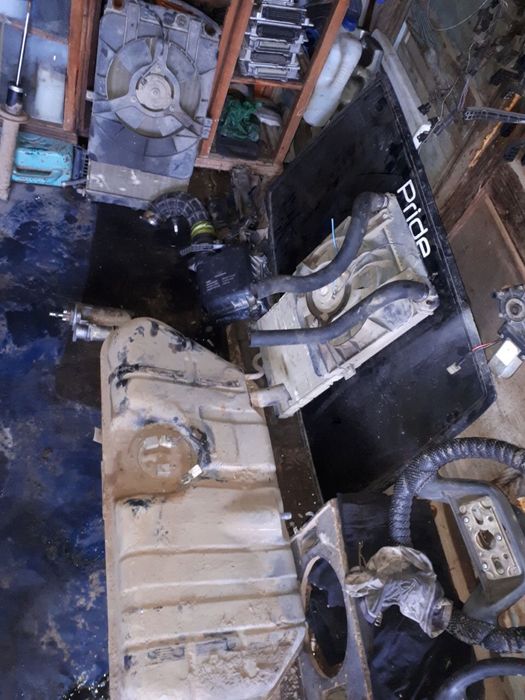 Продам запчасти ваз звонить .