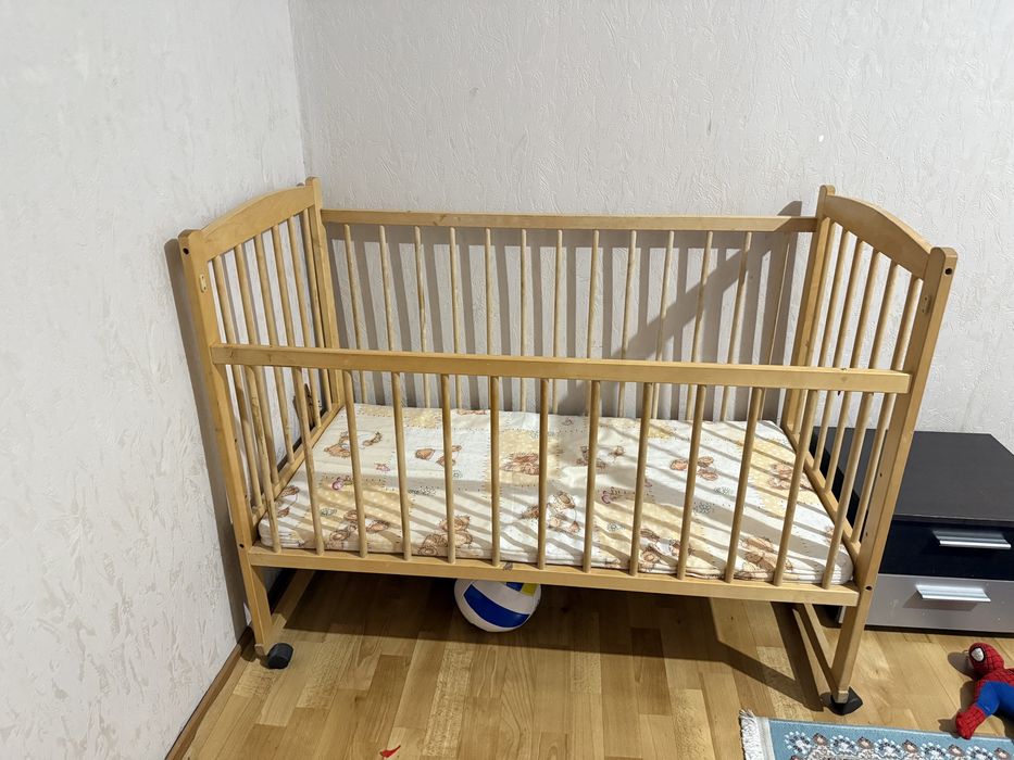 Продам кроватку манеж