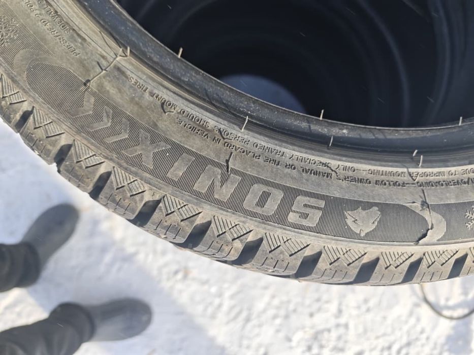 Шины  235/45/18   почтый новый