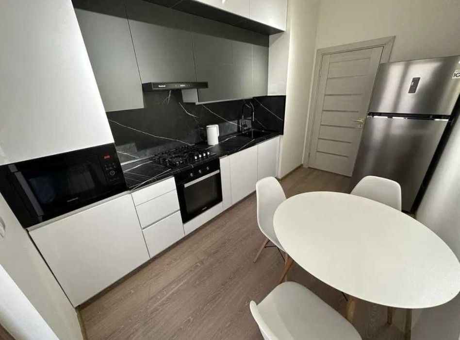 Кухонний мебель на заказ кв.м. 800.000