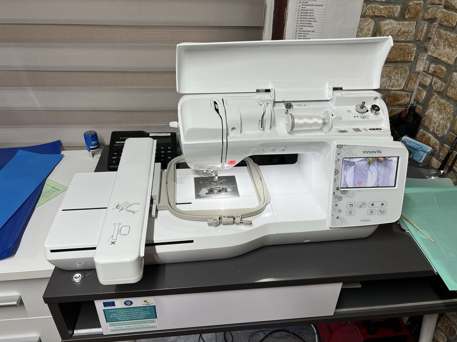 Masina de brodat Brother Innov-is NV880E