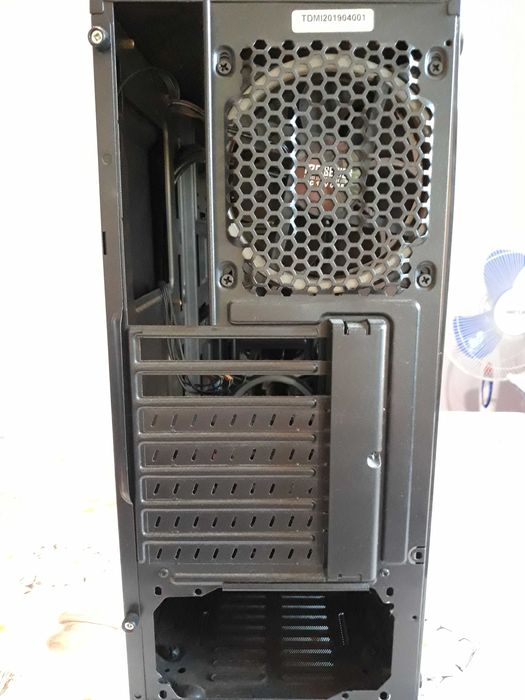 Компютърна кутия Makki 8872 Case RGB 4x120mm + RGB Controller + Trust GXT 762R LED Red Fan 120mm + GELID Red Led-Flex Stripe