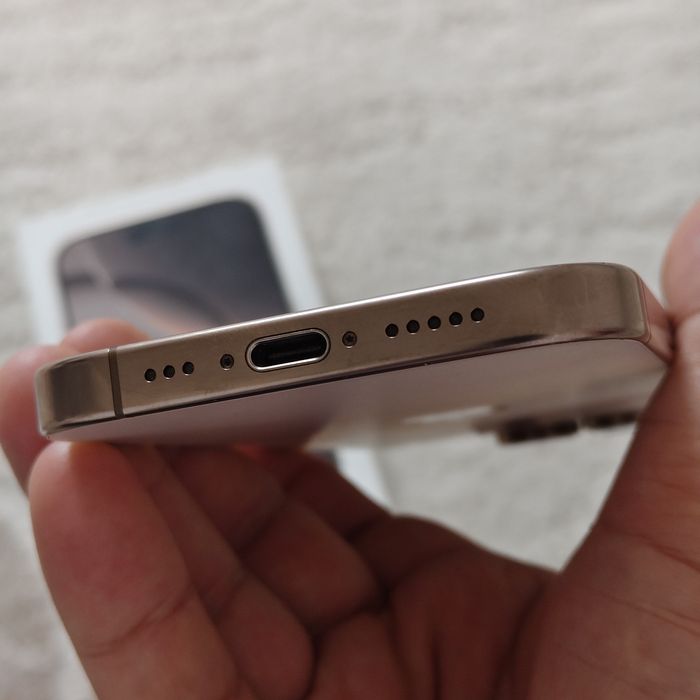 iPhone 16 pro. 128gb (eSIM)