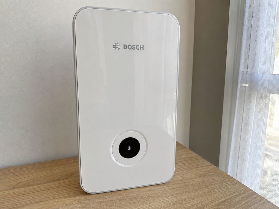 Încălzitor instantaneu Bosch Tronic Line 21/24/27 kW, 400V, electronic – Alb