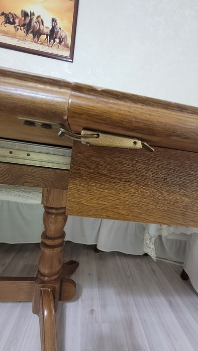 Стол дубовый передвижной