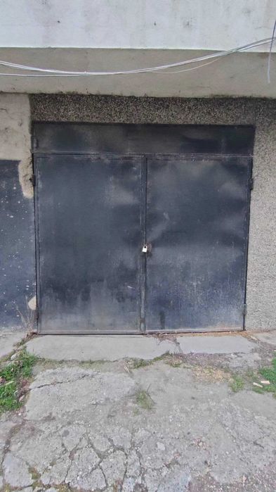 Продавам тристаен тухлен апартамент в кв. Калето, с гараж