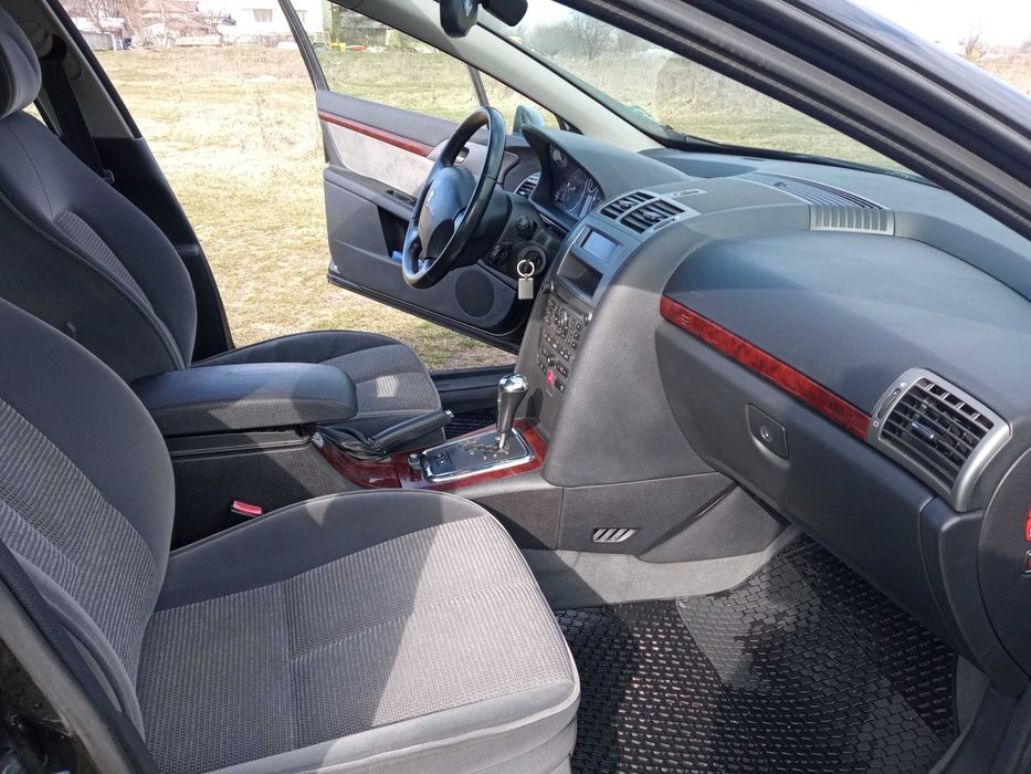 Повредено Пежо 407