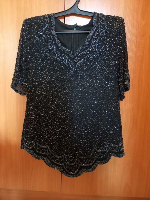 Продам кофточку  бисером и куртки