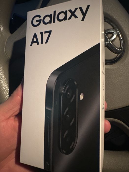 Телефон Самсунг а17