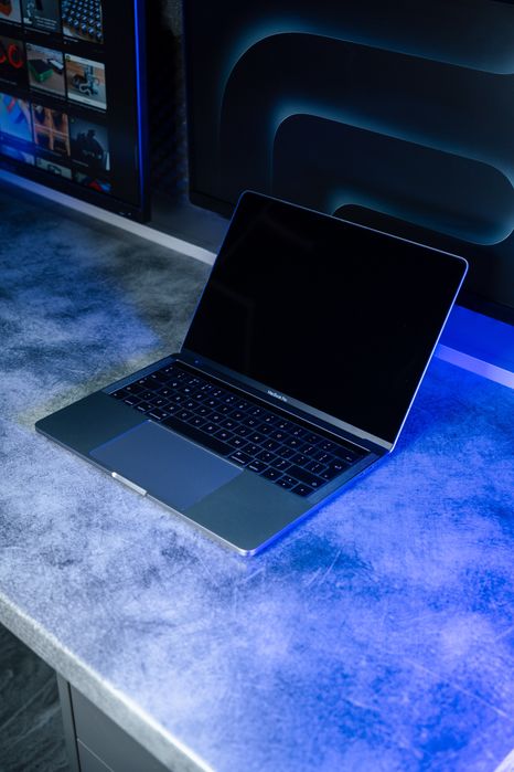 MacBook Pro 13” 2017 Touch Bar A1706 - i5 – 8GB RAM – 256GB SSD - pentru piese / reparație