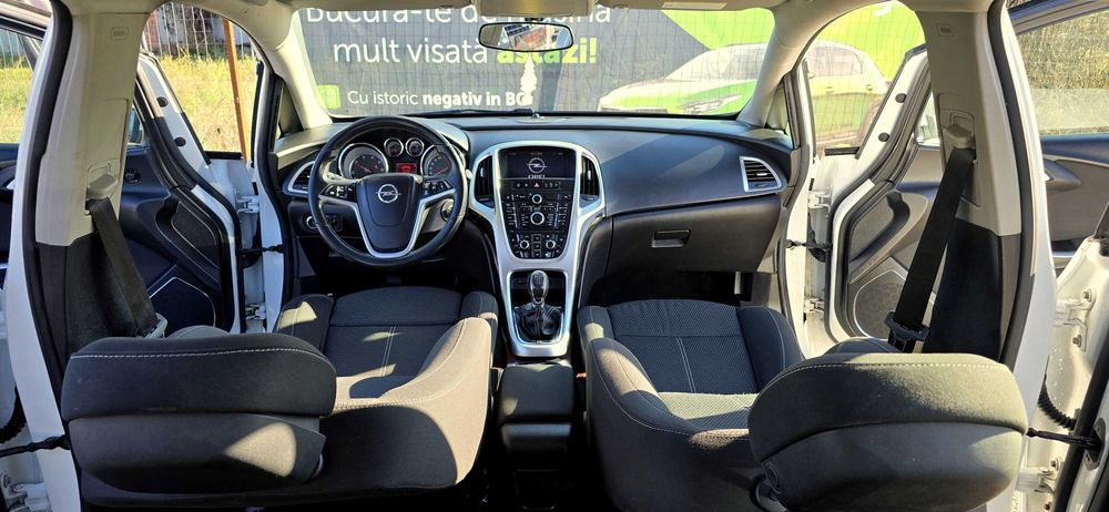 Opel Astra J an 2012 motor 1700 cm3 diesel euro 5 aer conditionat carte service