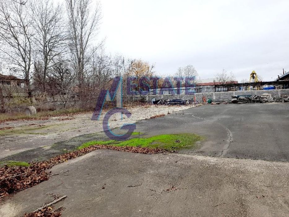 Промишлена сграда хале с административна част в Южна Промишлена