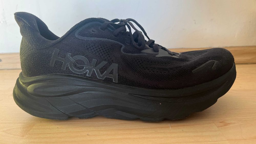 Hoka Clifton 10 Full Black nr. 44 – stare excelentă