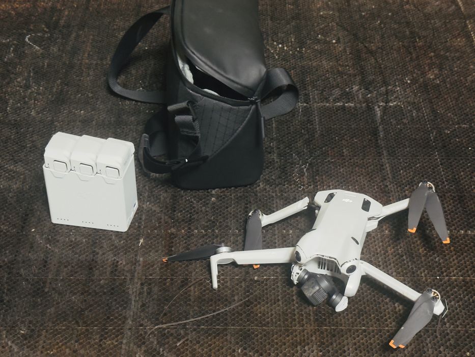 Dji mini 4 pro (lovită, de piese)