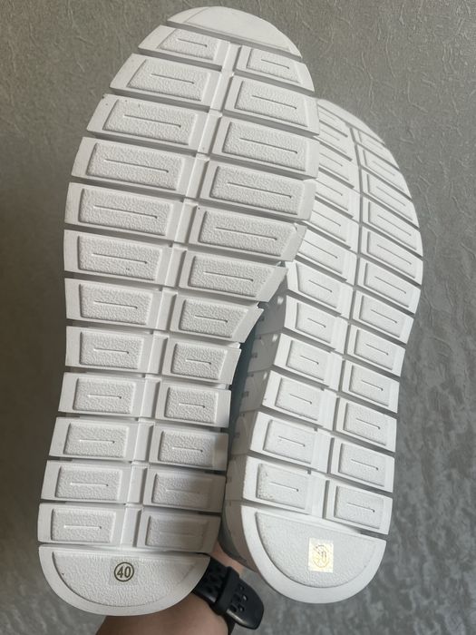 Обувь новая. На 39 размер.