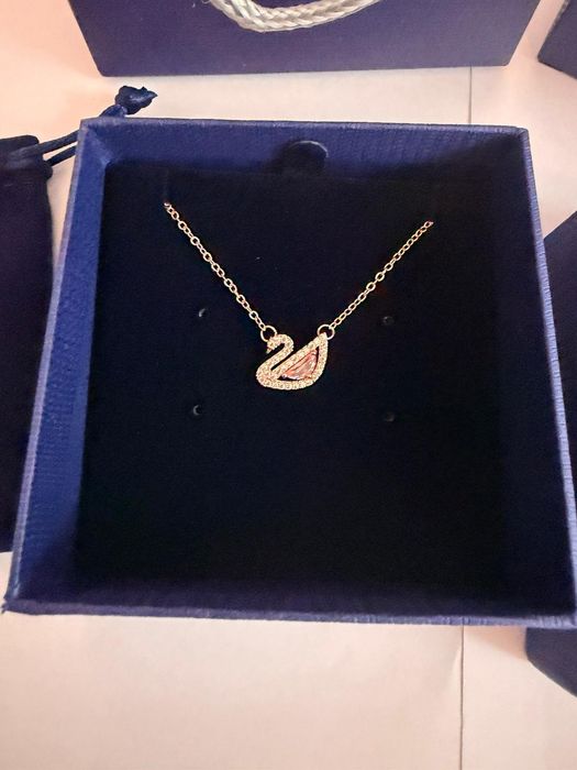 Lanț Swarowski, lebada