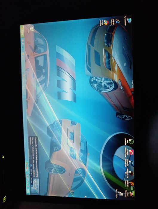 Vand laptop acer aspire deține 2 pe stil vechi se aude muzica tare