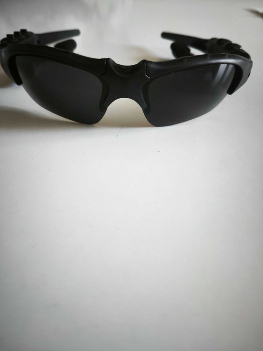 Vând ochelari de soare