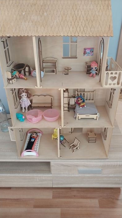 Домик для кукол с мебелью (частично)