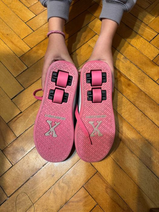 маратонки обувки с колелца номер 34