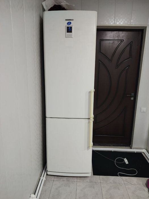 Продаю холодильник Samsung