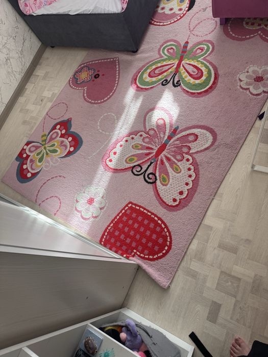 Продам ковер в детскую