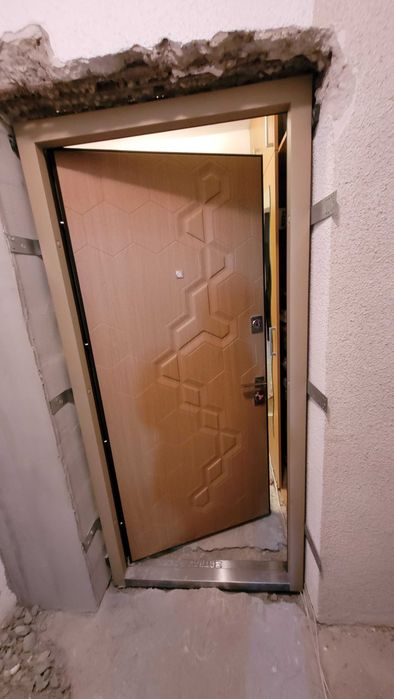 Vand Usa Metalica Intrare Apartament STRAJ INFLEX