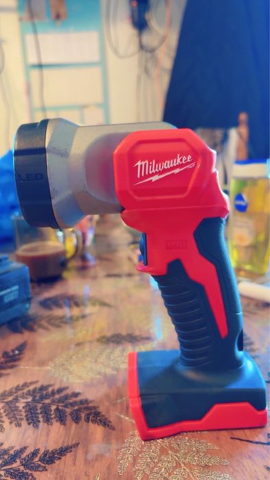 Lampă Milwaukee M18 T LED Originală – Compatibilă M18