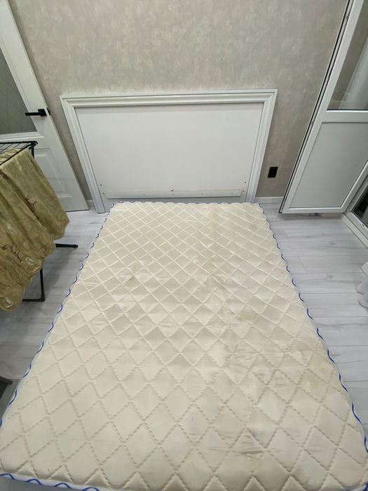 Продам кровать с матрасом