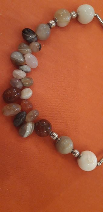 Колие от планински ахат.