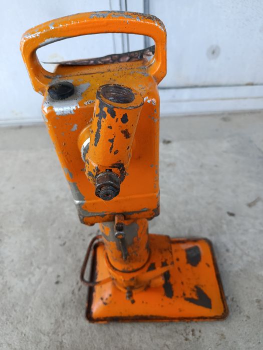 Домкрат путейский ДГП 10-200