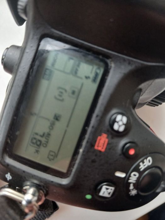 Nikon D71000 foapparat sotiladi