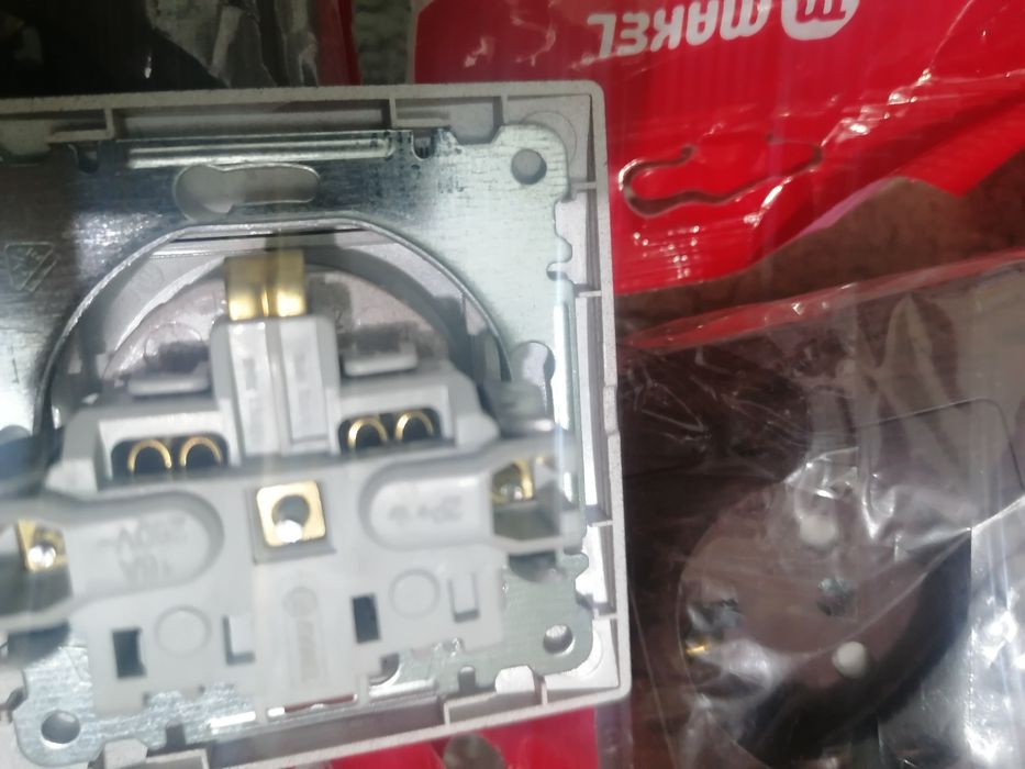 Prize și becuri economice