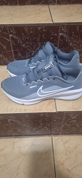 Продавам маратонки nike