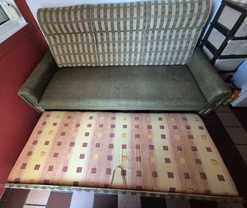 Разтегателен диван