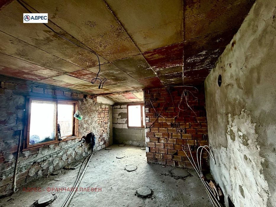 Продава се Етаж от къща в Мездра - 58 кв.м за 528 €/кв.м - Снимка #2