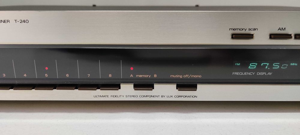 Luxman T 240 tuner radio de linie audio vintage pt amplificator