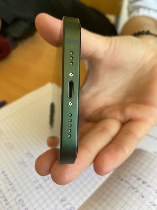 Продам Iphone 13