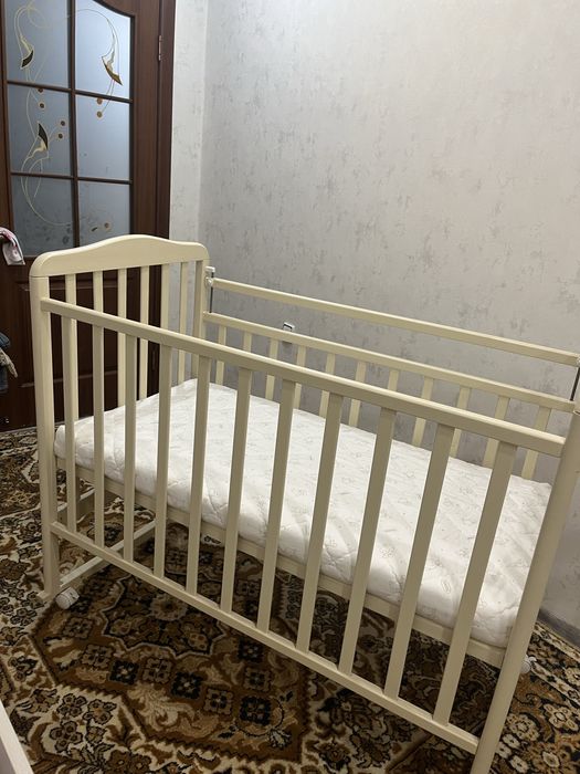 Детская кроватка, б/у, с матрасом